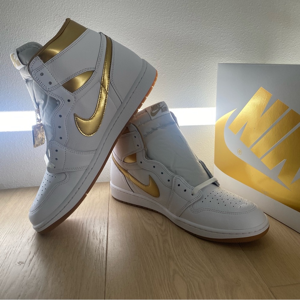 Air Jordan 1 Retro HI OG Metallic Gold/White Womens Size 14.5 Men Size 13